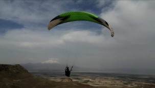 Yeşilhisar'da ilk yamaç paraşütü yapıldı