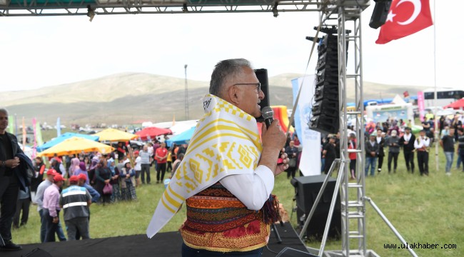 Başkan Büyükkılıç, Akkışla'da "Festival Ağası" seçildi