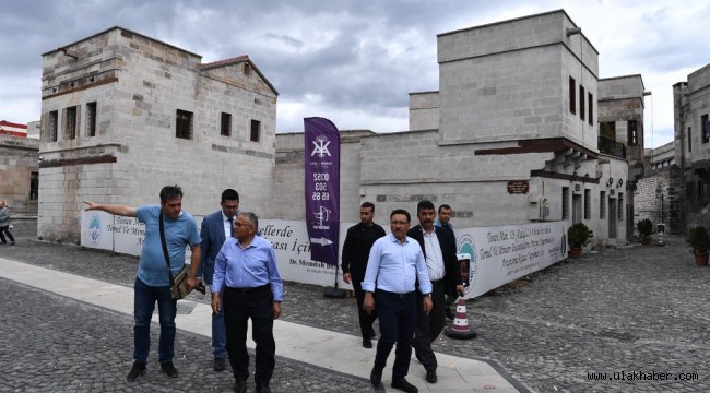 Başkan Büyükkılıç, Vali Çiçek'e Tarihi Kayseri Mahallesi'ni anlattı