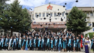 ERÜ Havacılık ve Uzay Bilimleri Fakültesi'nde mezuniyet sevinci