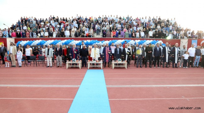 ERÜ Spor Bilimleri Fakültesi'nde mezuniyet heyecanı yaşandı