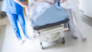 Yüksekten düşen yaşlı kadın hayatını kaybetti