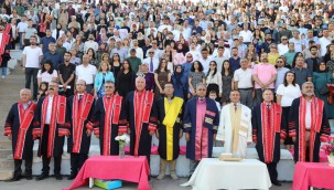 ERÜ Edebiyat Fakültesi'nde mezuniyet heyecanı