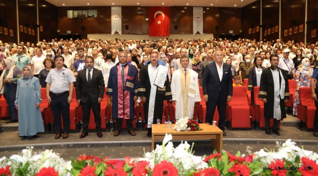 ERÜ İletişim Fakültesi'nde mezuniyet heyecanı yaşandı