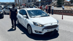 Hulusi Akar Bulvarı'nda otomobilin çarptığı çocuk ağır yaralandı