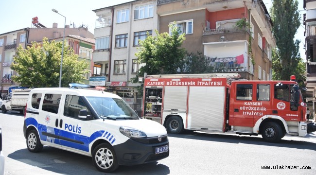 Hurda kanepeleri yaktı, paniğe sebep oldu