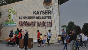 Kayseri'de Hayvanat Bahçesi, bayramda ziyaretçi akınına uğradı