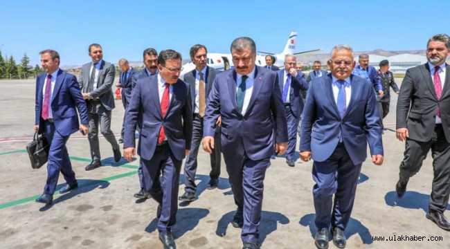 Sağlık Bakanı Fahrettin Koca Kayseri'ye geldi