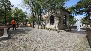 Talas'taki mezarlıklarda bayram temizliği başladı