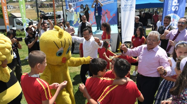 Vali Çiçek ve Başkan Büyükkılıç bayramda çocukları sevindirdi