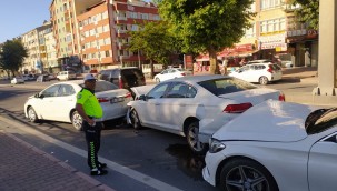 Zincirleme kazada 7 araç birbirine girdi