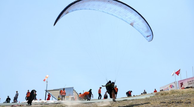 Ali Dağı'nda yamaç paraşütü heyecanı başladı