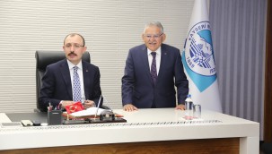 Bakan Muş'tan Başkan Büyükkılıç'a tebrik ve teşekkür