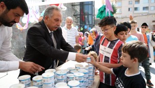 Başkan Yalçın'dan yaz Kur'an Kursu öğrencilerine dondurma ikramı