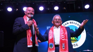 Büyükkılıç, Özvatan'da festivale katıldı, ilçeye yeni müjdeler verdi