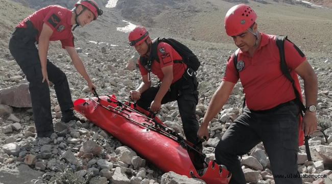 Erciyes Dağı'nda yaralanan vatandaşın imdadına jandarma yetişti