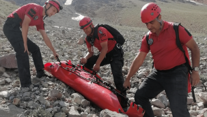 Erciyes Dağı'nda yaralanan vatandaşın imdadına jandarma yetişti
