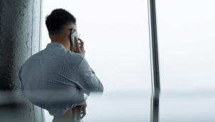 Kendilerini polis veya savcı olarak tanıtıp dolandırdılar  