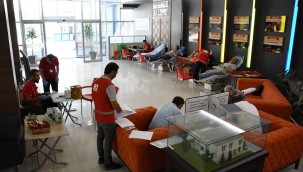Kocasinan Belediyesi çalışanlarından, Kızılay'a kan bağışı