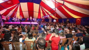 Akrobasi sirki yaz akşamlarına renk katıyor