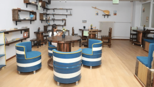 Atık malzemeleri geri dönüştürerek kütüphane yaptılar 