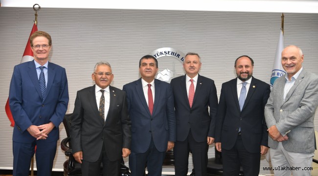 Başkan Büyükkılıç, 1 bakan yardımcısı ve 3 büyükelçiyi makamında ağırladı