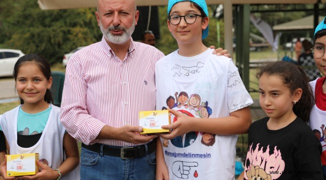 Başkan Çolakbayrakdar'dan diyabetli çocuklara iğnesiz sensörlü ölçüm cihazı