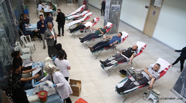 Büyükşehir personelinden kan bağışı
