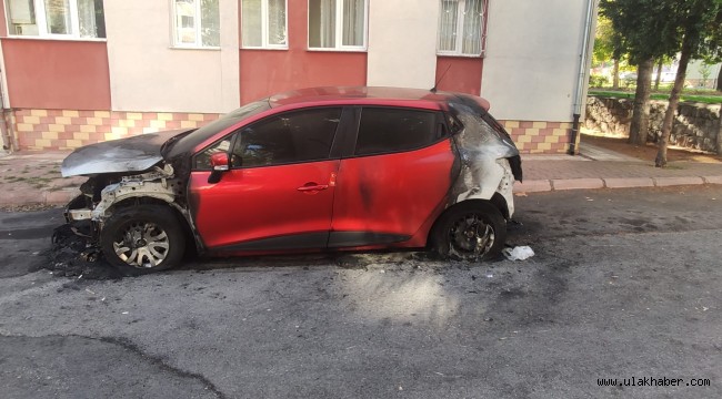 Husumetlisinin aracını yakarak kundakladı