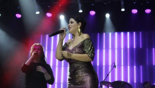 İncesu Üzüm Festivali'nde Sanatçı Zara sahne aldı