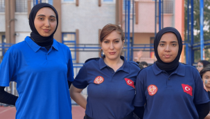 Kadın itfaiyeciler olaydan olaya koşuyor