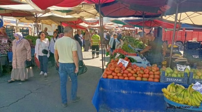 Semt pazarında bu haftanın sebze ve meyve fiyatları