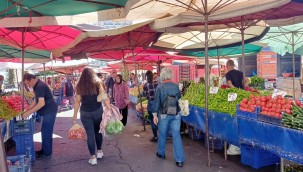 Semt pazarında bu haftanın sebze ve meyve fiyatları