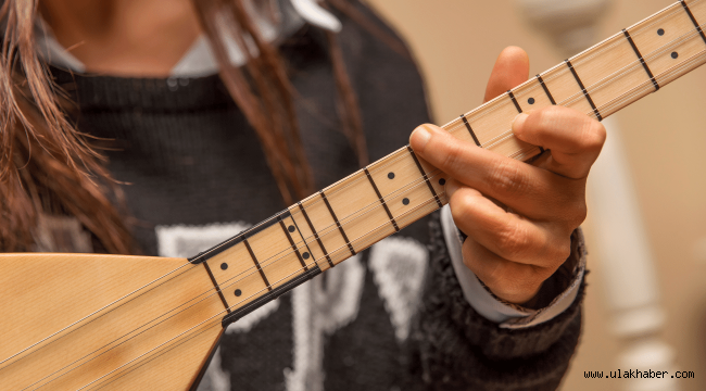 Talas'ta kadınlara özel bağlama kursu