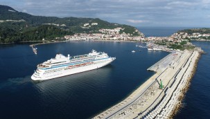2 bin 745 Rus turist kruvaziyer gemiyle Amasra'ya geldi