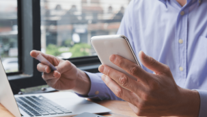 Arkadaşının telefonundan kredi çekip kendi hesabına aktardı