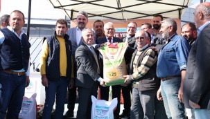 Başkan Büyükkılıç, çiftçiye bin 500 ton daha tohum dağıttı