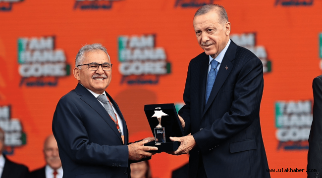 Başkan Büyükkılıç, Cumhurbaşkanı Erdoğan'dan ödül aldı