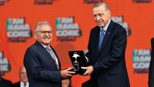 Başkan Büyükkılıç, Cumhurbaşkanı Erdoğan'dan ödül aldı