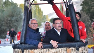 Başkan Büyükkılıç ile Vali Çiçek, Soğanlı semalarında "Cumhuriyet" uçuşuna katıldı