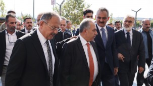 Başkan Yalçın, Bakan Özer'e eğitim yatırımlarını anlattı