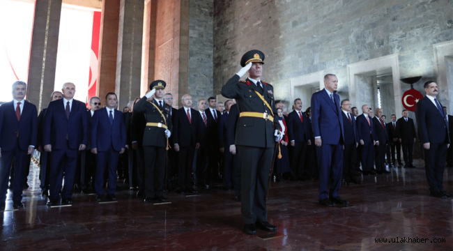 Cumhurbaşkanı Erdoğan, Anıtkabir'de düzenlenen törene katıldı