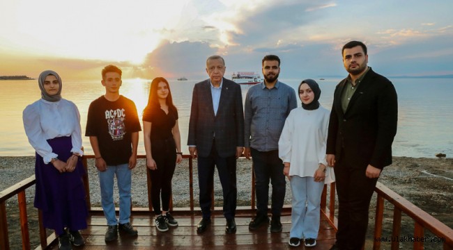 Cumhurbaşkanı Erdoğan: Gençler önümüzdeki seçimlerde sandıklarda birilerine gereken dersi verecek