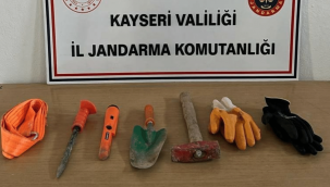 Kaçak kazı yapan 2 kişi suçüstü yakalandı