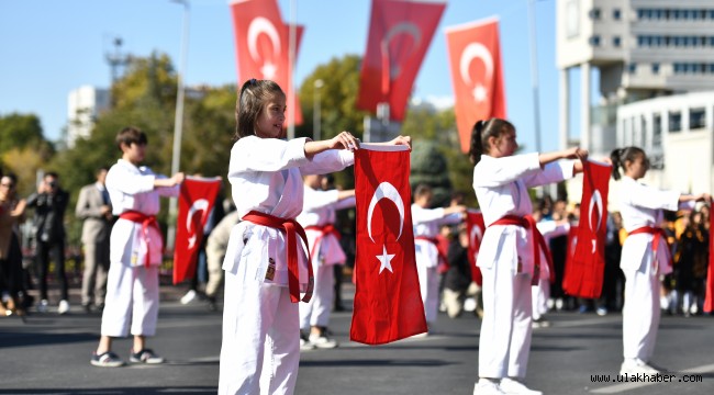 Kayseri'de Cumhuriyetin 99'uncu yıl dönümü coşkusu