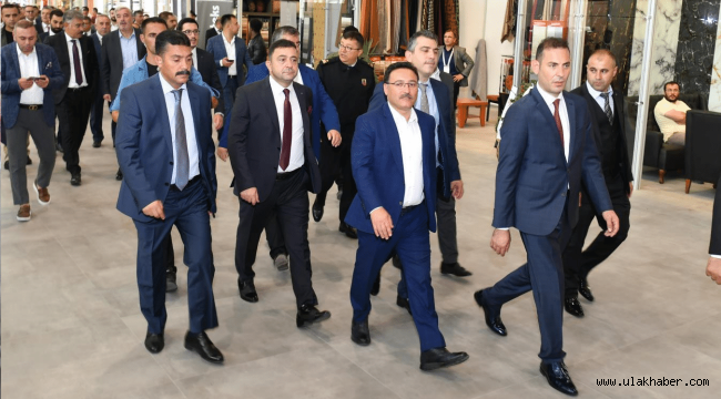 Kayseri OSB Başkanı Mehmet Yalçın ve Yönetimi Anadolu Mobilya Fuarı Açılışına Katıldı