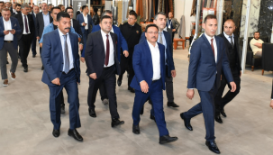 Kayseri OSB Başkanı Mehmet Yalçın ve Yönetimi Anadolu Mobilya Fuarı Açılışına Katıldı
