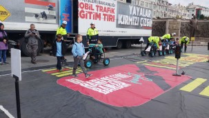 'Mobil Trafik Eğitim Tırı'nda çocuklar eğlenerek öğreniyor
