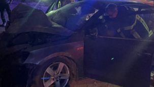 Otomobil istinat duvarına çarptı: 1 ölü 3 yaralı