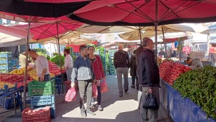 Semt pazarında bu haftanın sebze ve meyve fiyatları